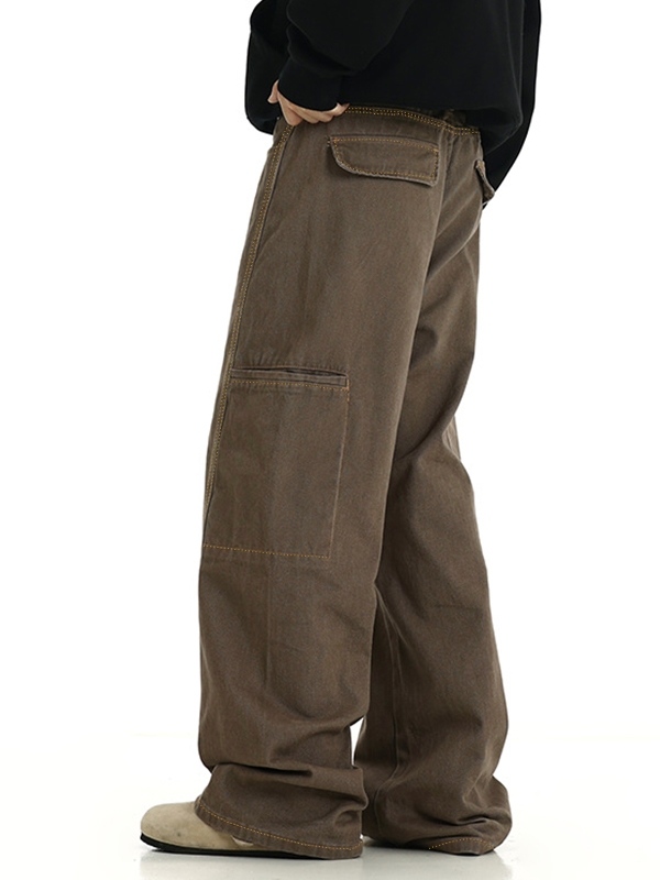 Lose Herrenjeans mit großen Taschen und Klappendetail-1