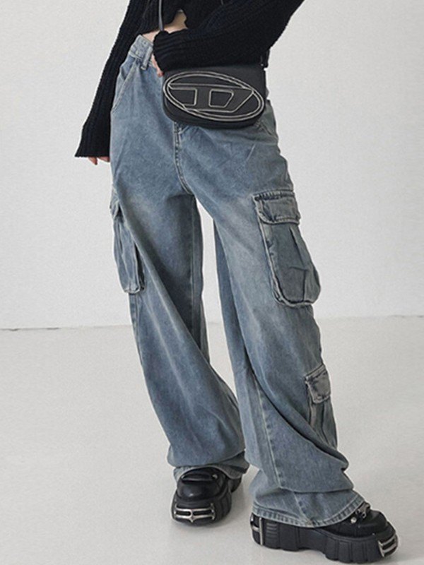 Boyfriend-Fit Cargo-Jeans mit Taschenaufnäher-1