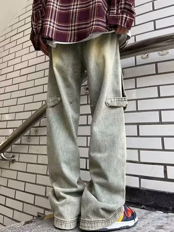 Gerade geschnittene Cargo-Jeans mit weitem Bein-1