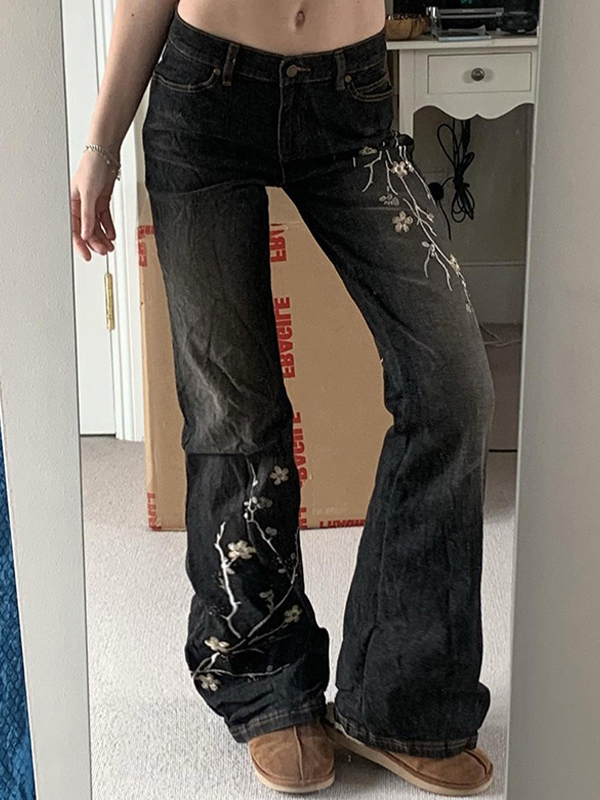 Slim Fit Schlagjeans mit Blumenstickerei-1