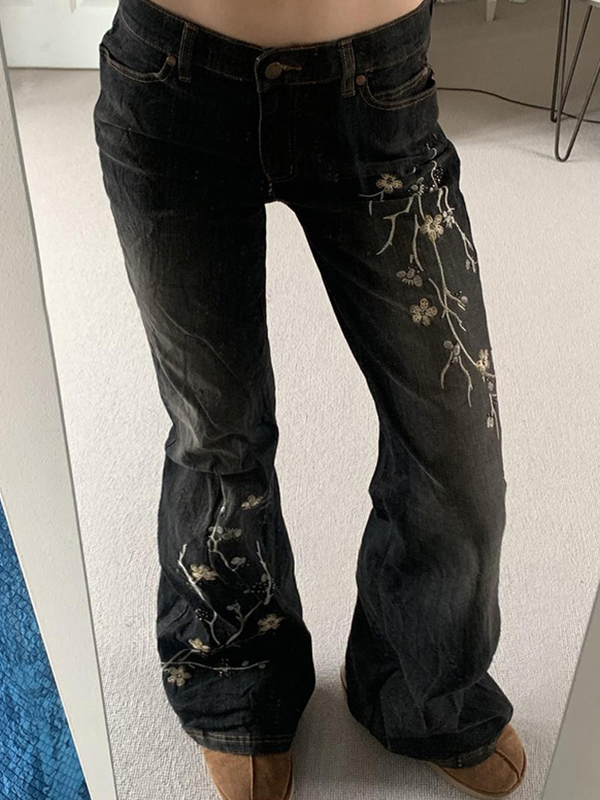 Slim Fit Schlagjeans mit Blumenstickerei-3