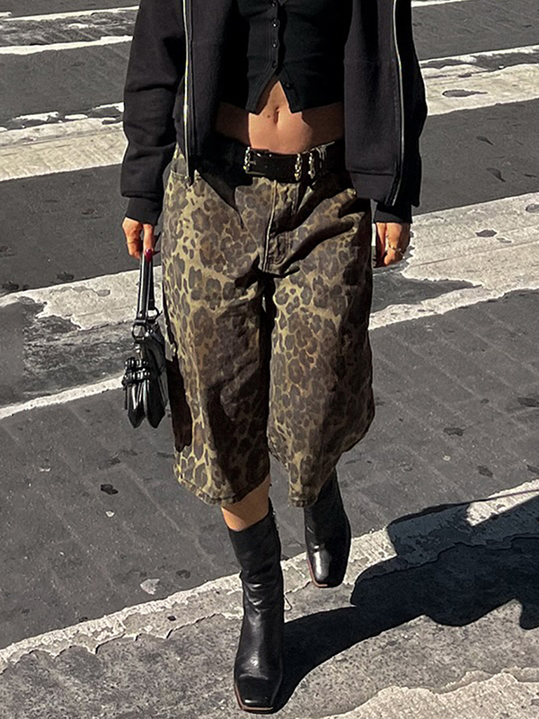 Trendige Jeansshorts im Streetstyle mit Leopardenmuster-1
