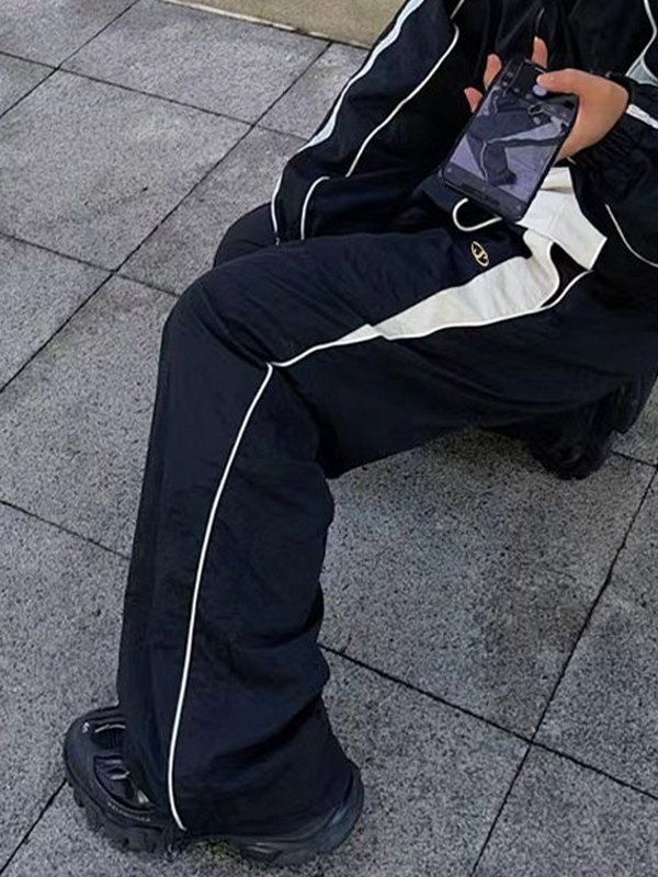 Lockere Fallschirmhose mit Kontrasteinsätzen für Herren-5