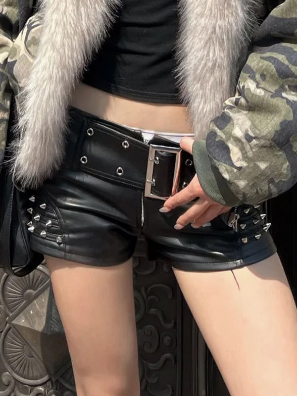 Y2k Niedrig taillierte Shorts aus Leder mit Nieten-1