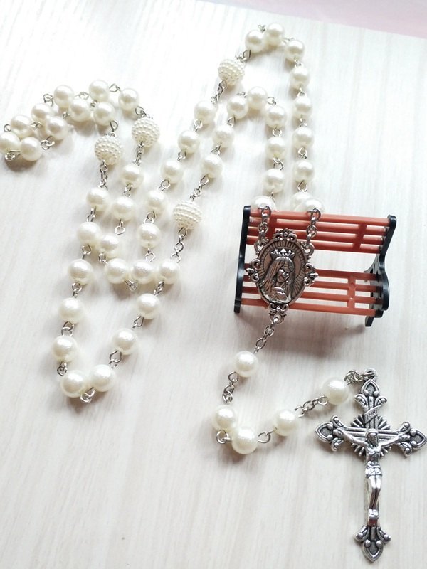 Kreuz-Charme-lange Perlen-Halskette-2