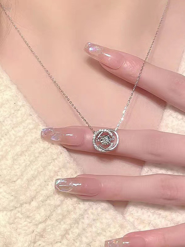 Glitzernde Halskette mit schlagendem Herz-4