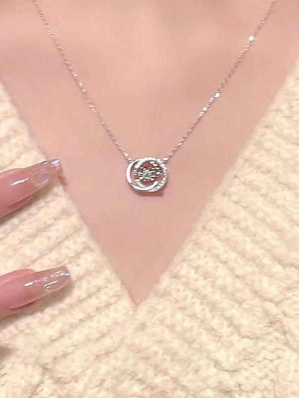 Glitzernde Halskette mit schlagendem Herz-3