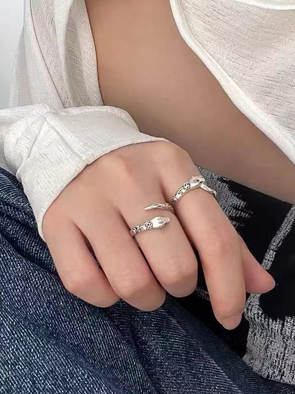 Retro-Ring mit offener Rose in Schlangenform-3
