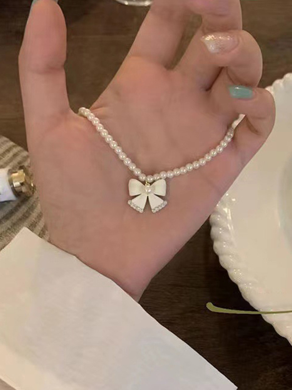 Schlüsselbeinkette mit Perlenschleife-4