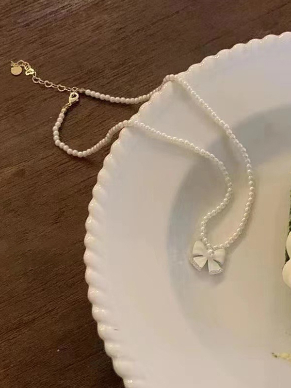 Schlüsselbeinkette mit Perlenschleife-3