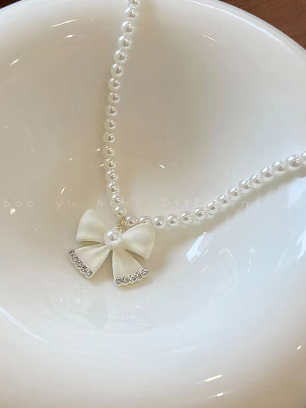 Schlüsselbeinkette mit Perlenschleife-2